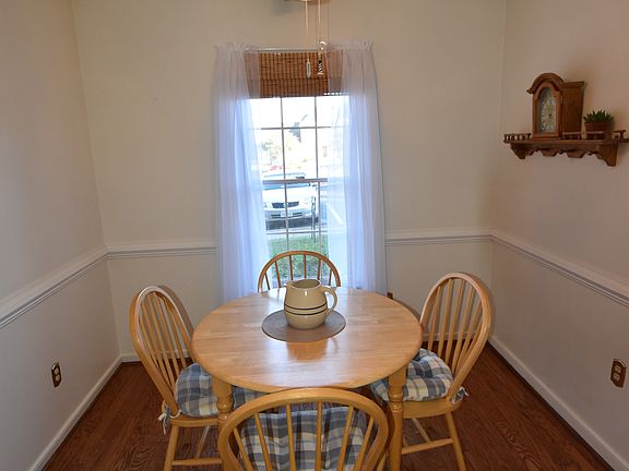 4th image of 4904 Lurgan Pl