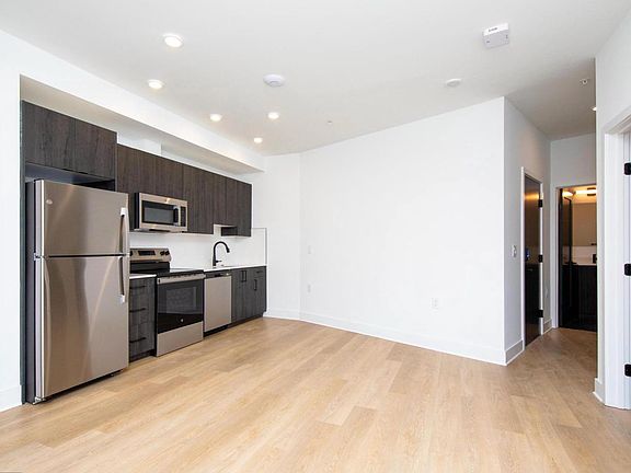 4th image of 633-35 N 5th St #202