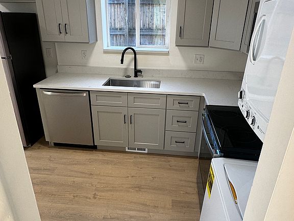 3rd image of 1384 S Lincoln St APT 3