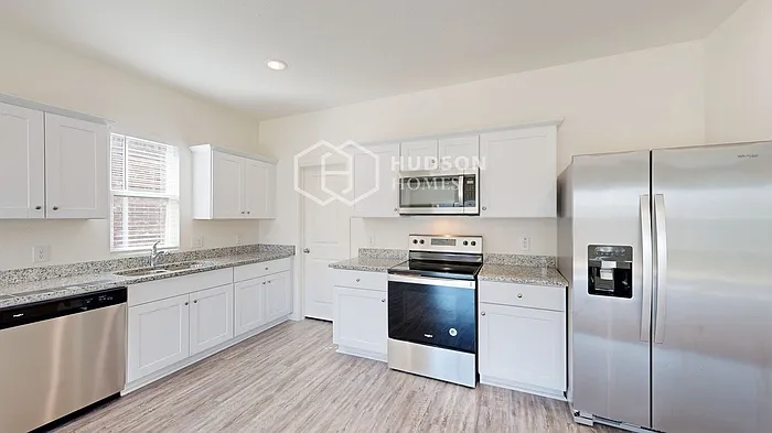 744 Devonshire Dr — Photo 10
