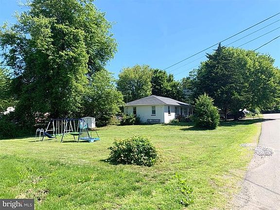 4th image of 2218 Emmett Dr