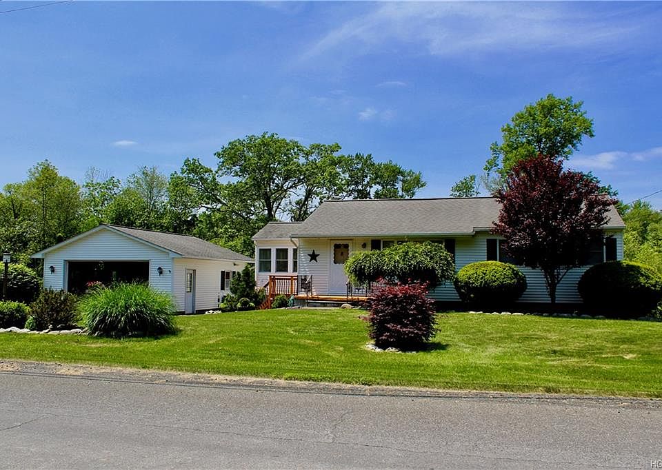 2nd image of 221 Maple Dr