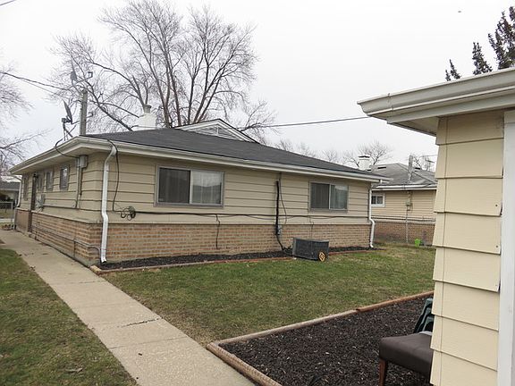 3rd image of 1254 Greenbay Ave
