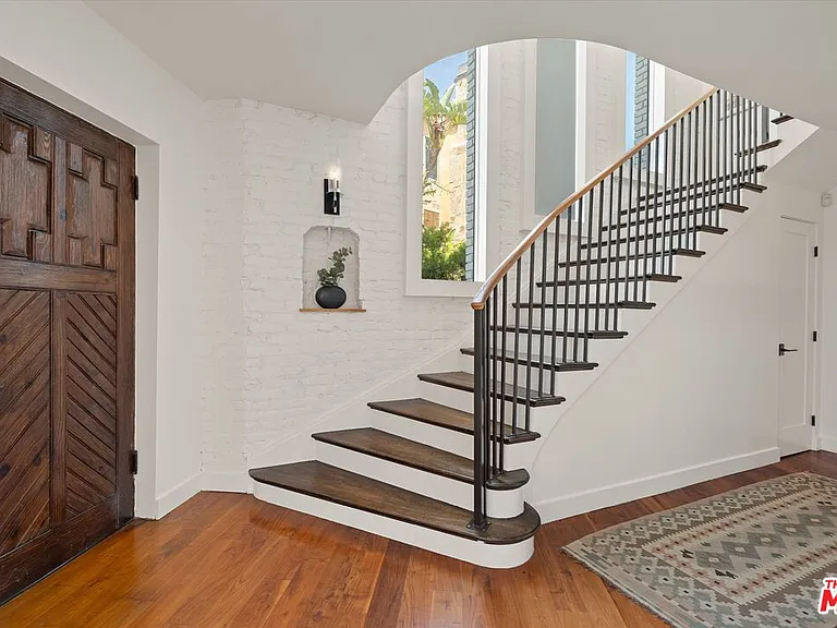 2700 Glendower Ave — Photo 16