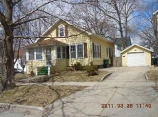 624 4th St, Waukegan, IL 60085