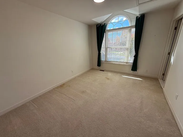 18145 Shoreline Ct — Photo 16