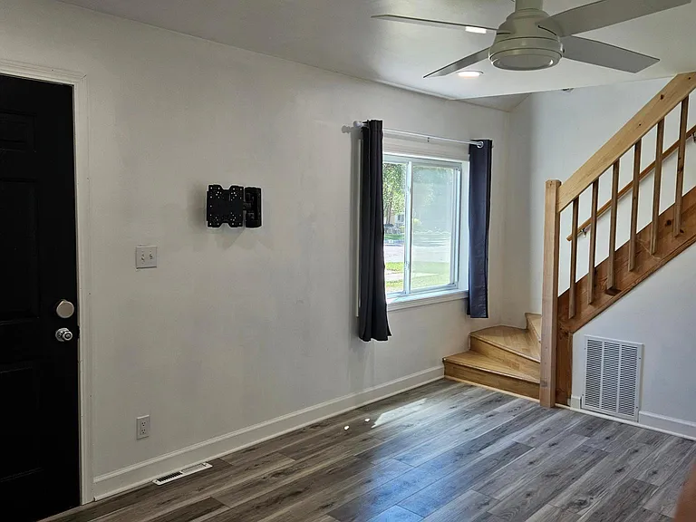 1635 Giddings Rd — Photo 7