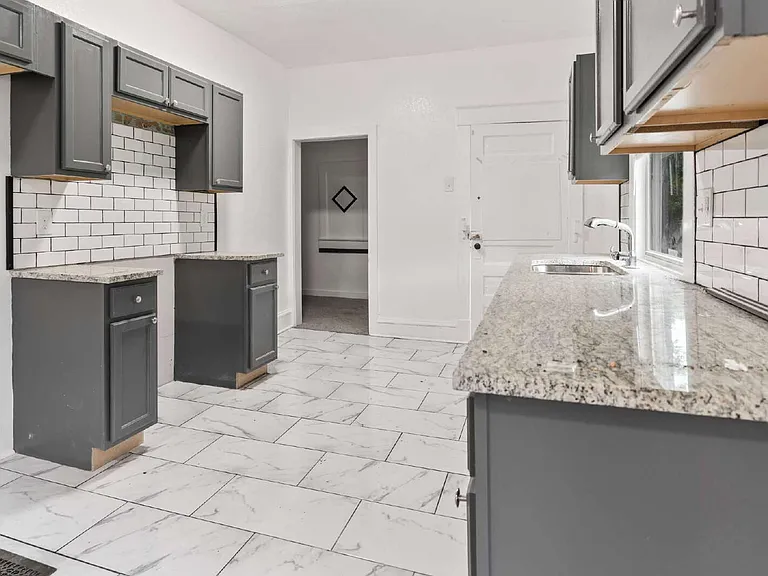 3417 Brooklyn Ave — Photo 11