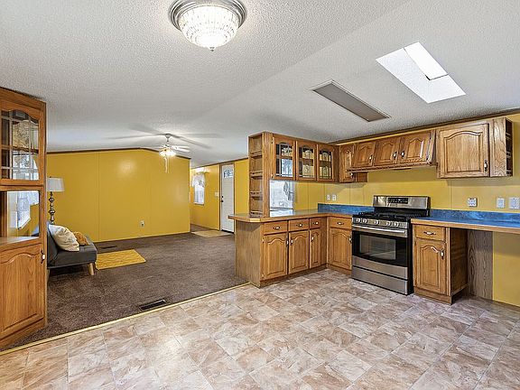 5th image of 7454 W Cir NE