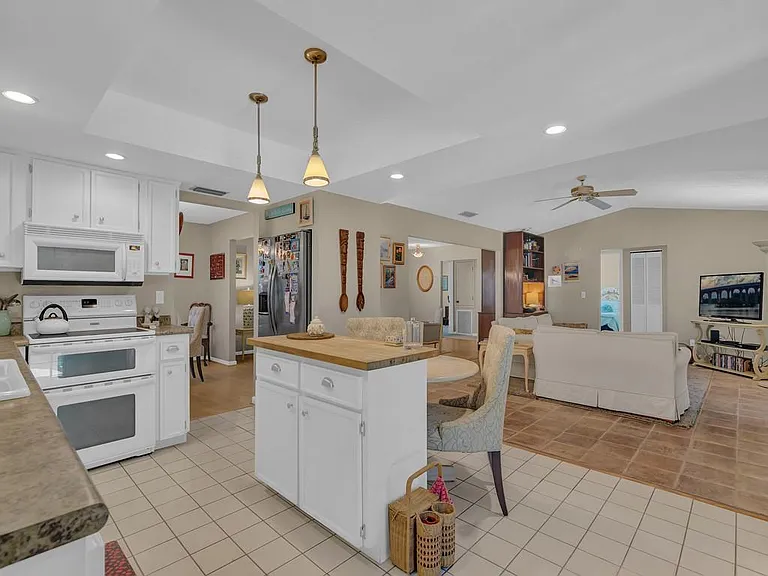 1045 Clipper Rd — Photo 12
