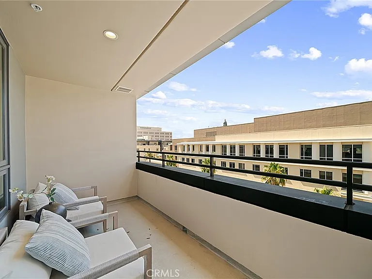 39 S Los Robles Ave #6010 — Photo 27