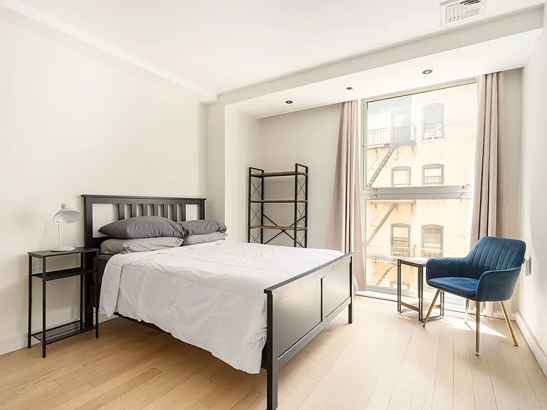136 W 17th St #5 — Photo 10