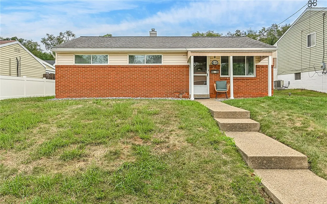 1087 Catherine Dr photo 1