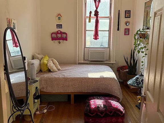5th image of 272 Troy Ave APT 2R