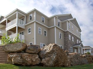 11 Stoneledge Dr APT 5, Troy, NY 12182