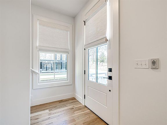 5th image of 70 Hill St