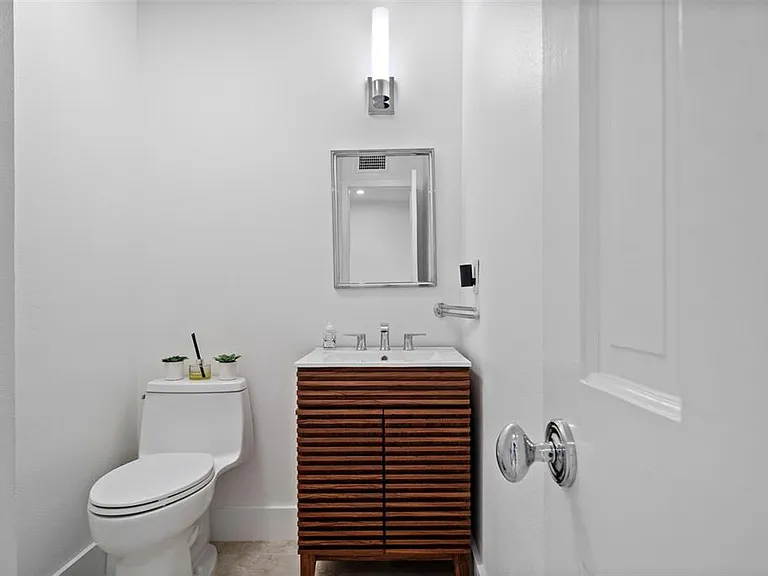 1760 Alabama Dr — Photo 22