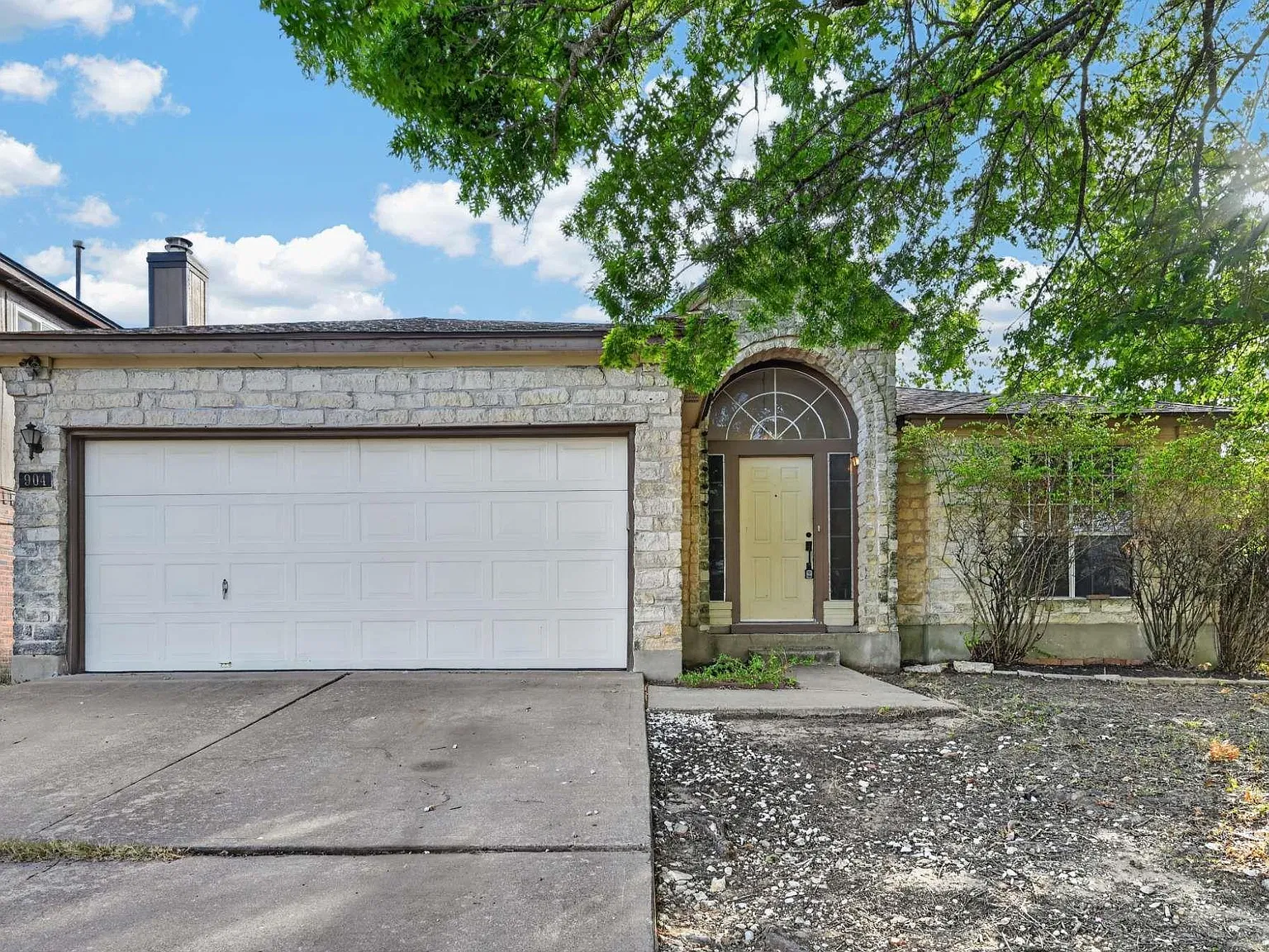 3 bed, 2.0 bath, 1780 sqft, $2,000 — Photo 1