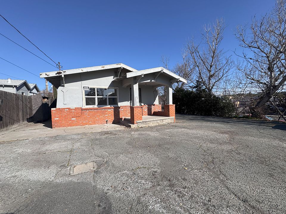 2nd image of 3131 Rose St