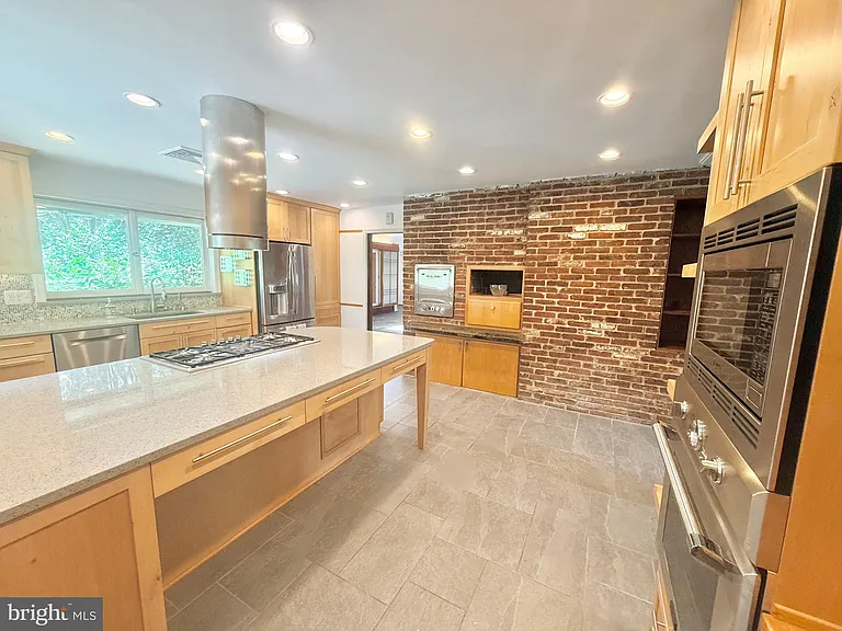 6819 Selkirk Dr — Photo 59