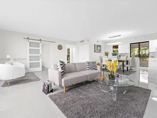 7153 Promenade Dr APT 302, Boca Raton, FL 33433