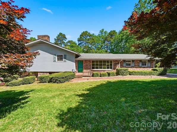 140 28th Avenue Dr NW, Hickory, NC 28601