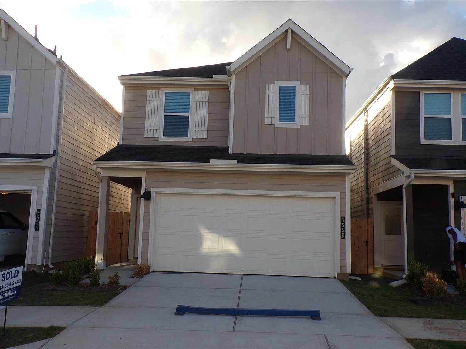 4 bed, 2.5 bath, 2130 sqft, $2,295 — Photo 2