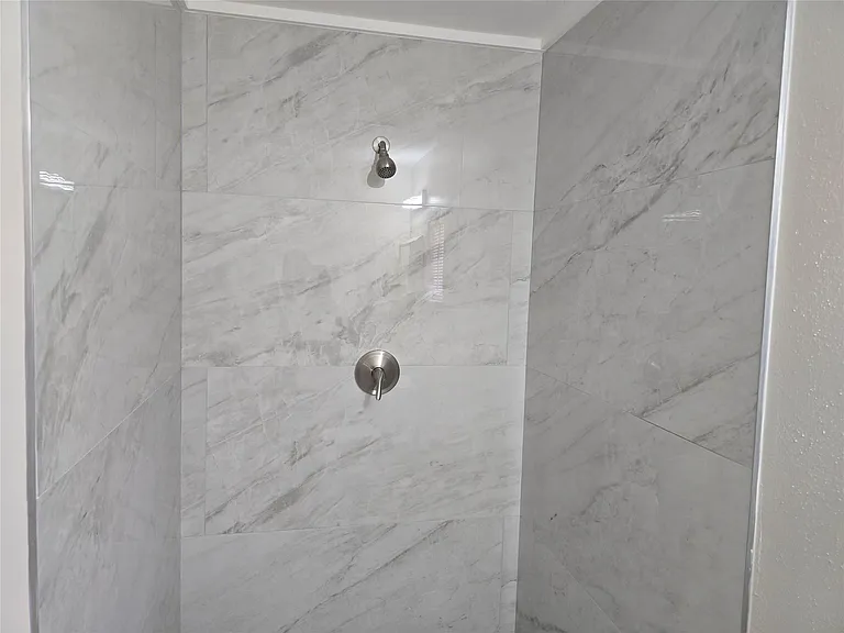 10518 Royal Oaks Dr — Photo 16