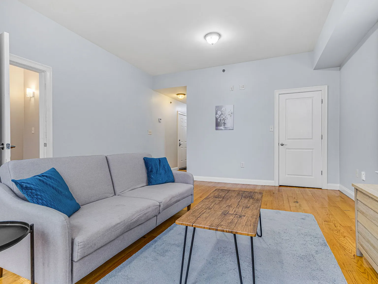 2 bed, 1066 sqft, $3,400 — Photo 2