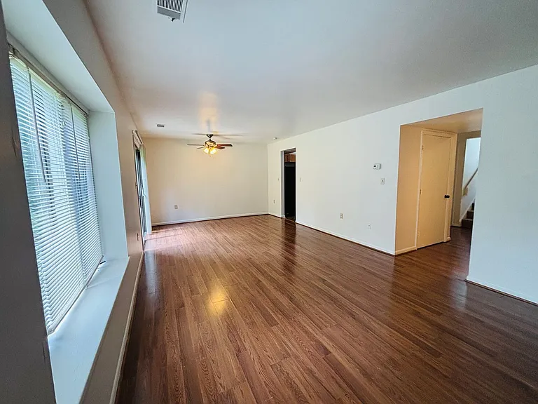 326 Shenandoah Cir — Photo 3