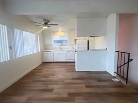 128 W 39th St, Manhattan Beach, CA