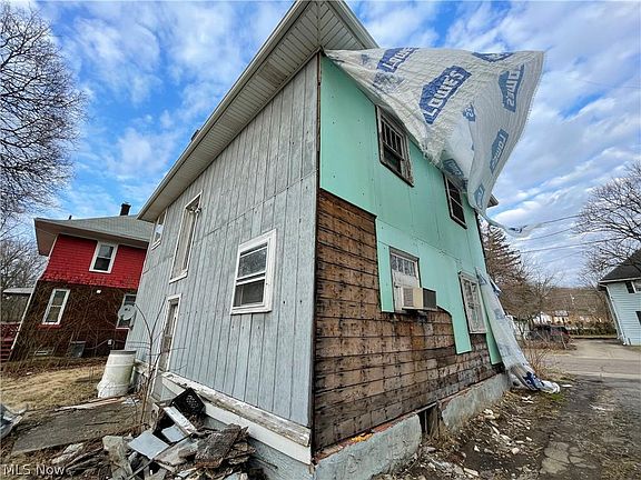 4th image of 304 Vaniman St