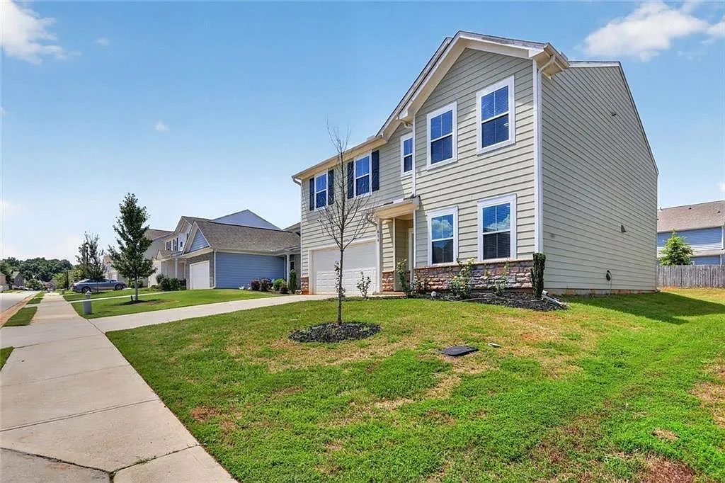 4 bed, 2.5 bath, 3314 sqft, $3,000 — Photo 3