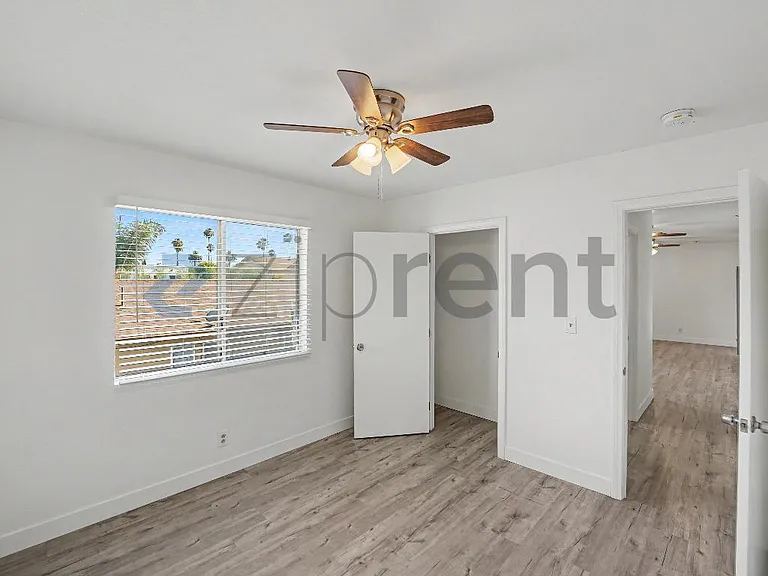 927 Freeman Ave — Photo 24