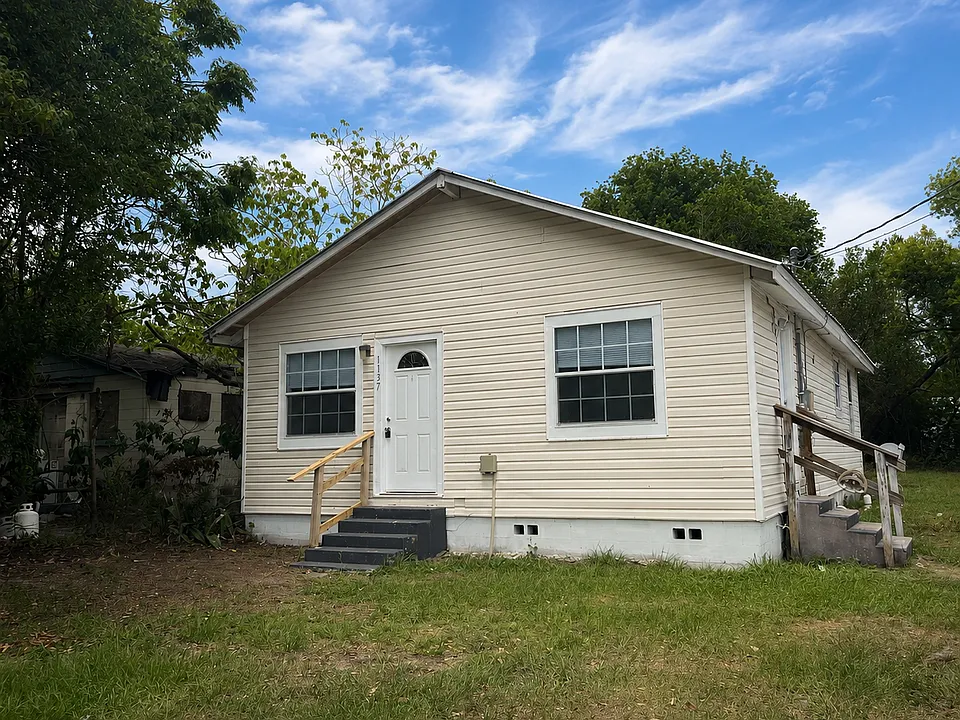 1137 Edith Ave