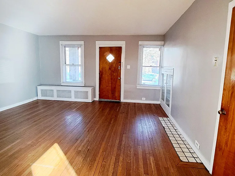 5950 Phillips Ave — Photo 4