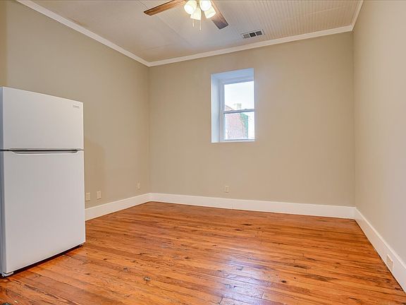 4th image of 828 Broad St #B
