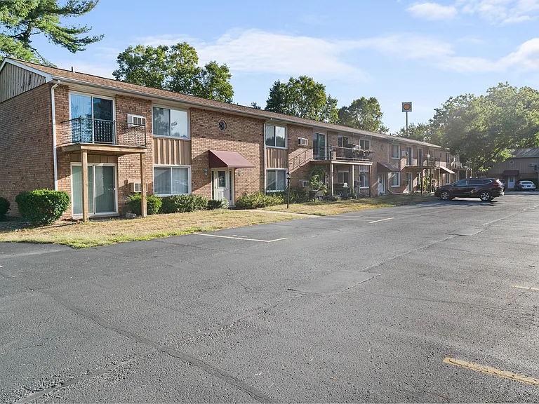 Cedar Crest Apartments — Photo 25