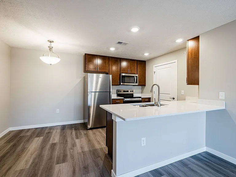 Kings Ridge Apartments — Photo 25