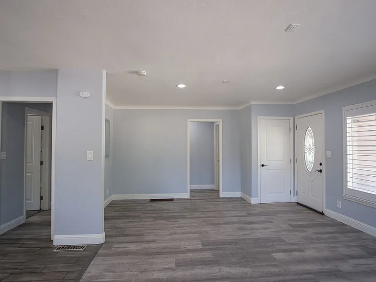 1436 Albany Ave — Photo 9