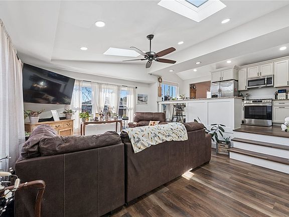 3rd image of 26 Ridge Dr