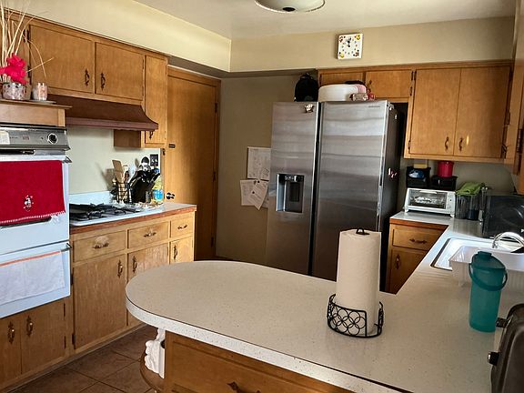 4th image of 618 Bevan Dr W