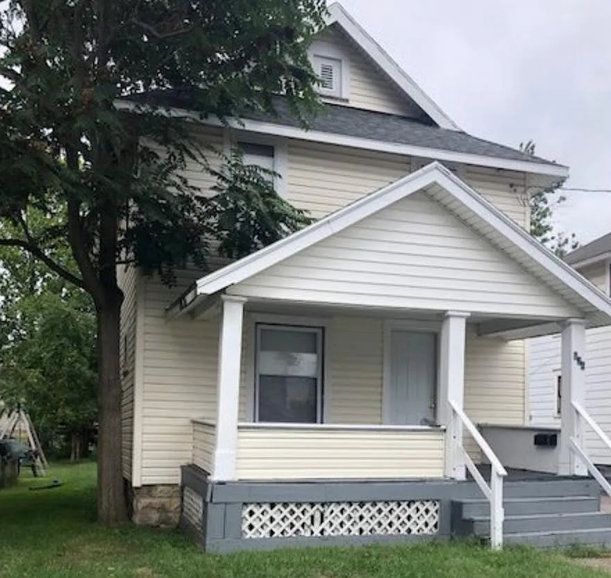 626 Henry St photo 1