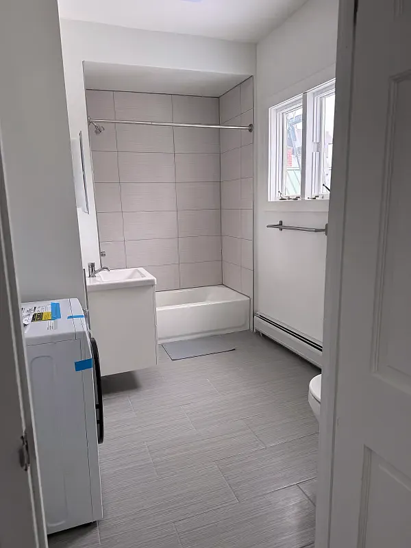 2 bed, 1000 sqft, $2,100 — Photo 3