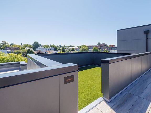 5th image of 4612 Stone Way N #202