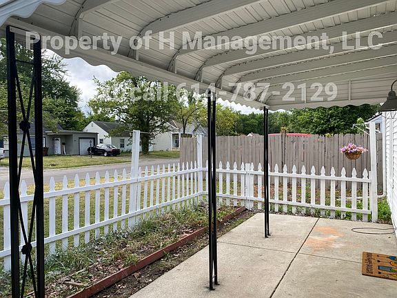 4th image of 2970 Woodland Ave