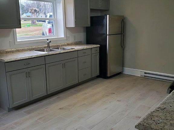 4th image of 620 Linville St #B