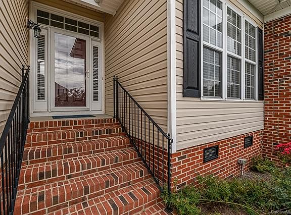 3rd image of 208 Riverfront Pkwy #3