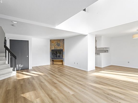 5th image of 3676 Spring Ln