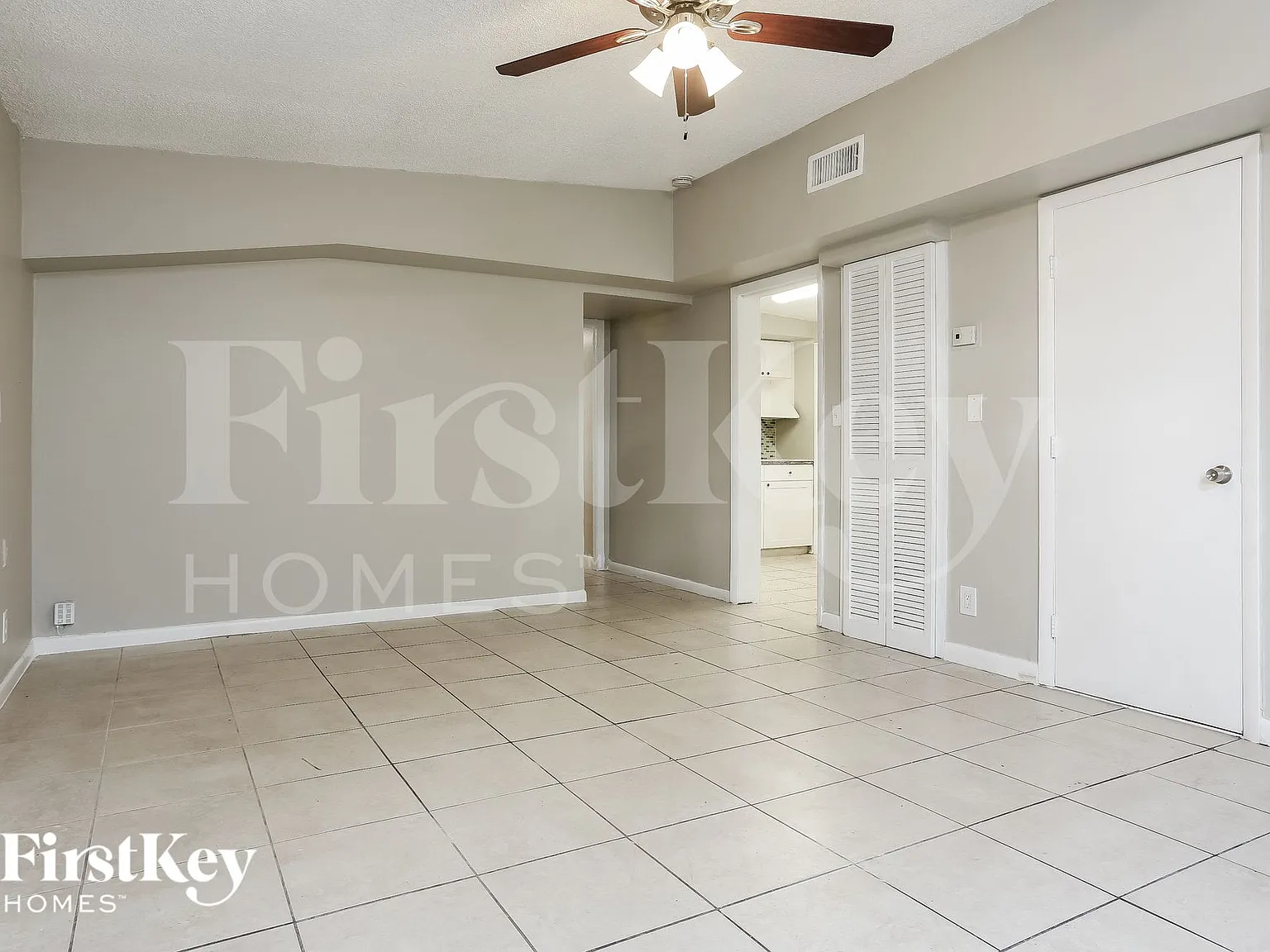 4 bed, 2.0 bath, 1311 sqft, $2,705 — Photo 4